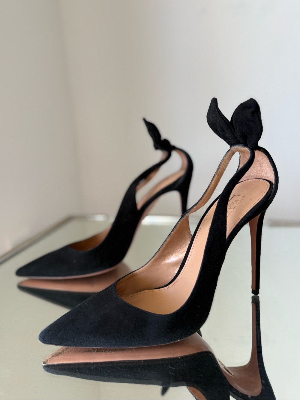 Like New AQUAZZURA Deneuve Bow Tie 105 suede pumps 40 $980 - Picture 7 of 13